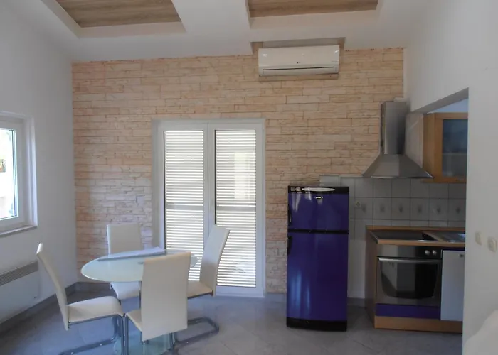 Holiday home Ines 1 *